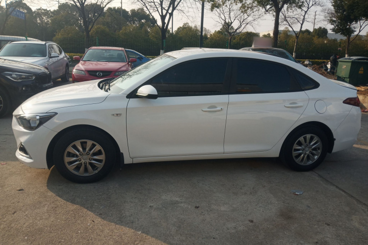 现代 悦动 2018款 1.6L 自动悦目版GL 国VI车身外观4