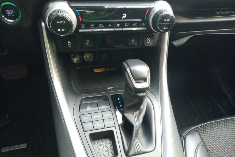 丰田 RAV4荣放 2023款 2.0L CVT四驱探险Plus版局部细节18