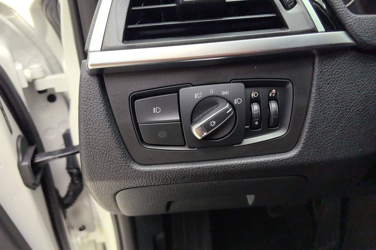 宝马3系 2018款 320Li xDrive 时尚型局部细节9006