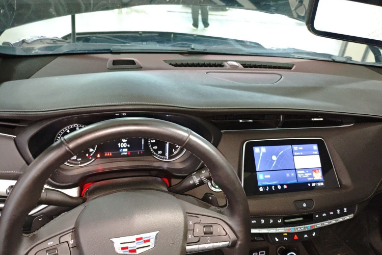 凯迪拉克XT4 2023款 28T 两驱豪华型中控内饰12