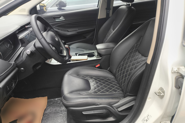 奇瑞 艾瑞泽GX 2018款 1.5T 手动型色版 国V中控内饰19