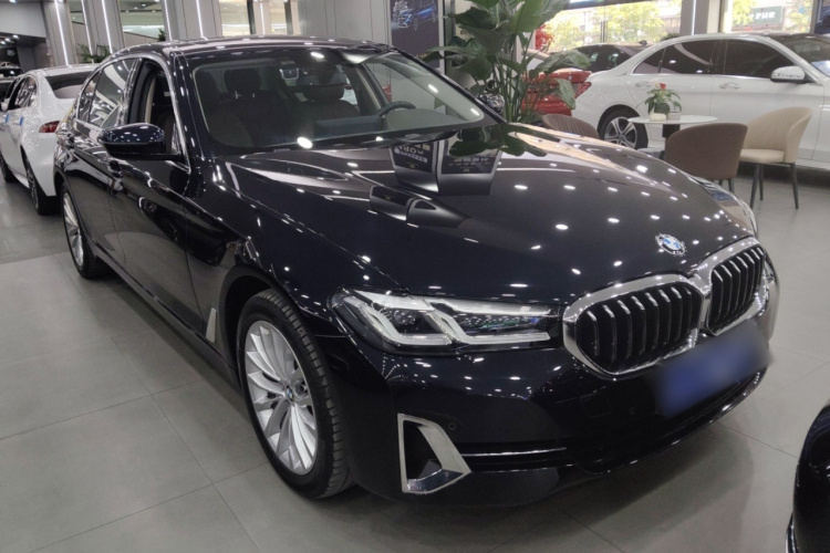 宝马5系 2022款 改款 525Li 豪华套装车身外观3