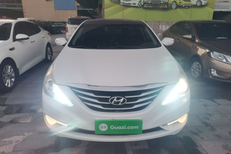 现代 索纳塔 2014款 2.0L 自动尊贵版车身外观2