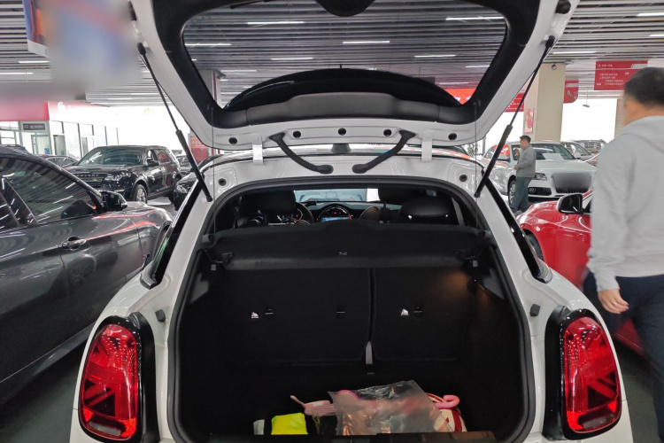 MINI 2023款 改款 2.0T COOPER S 艺术家 五门版局部细节23