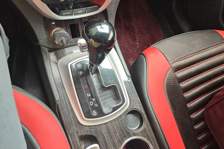 广汽传祺 传祺GS5 Super 2015款 2.0L 自动两驱豪华导航版局部细节18