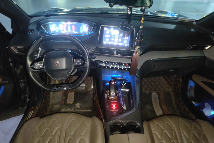 标致5008 2017款 380THP 7座豪华GT版中控内饰12