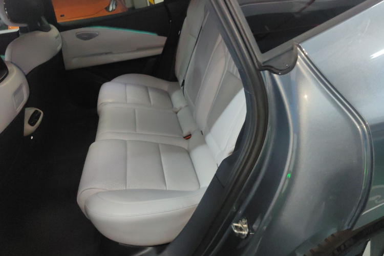 领克Z10 2024款 95kWh 702km四驱智驾Ultra中控内饰21