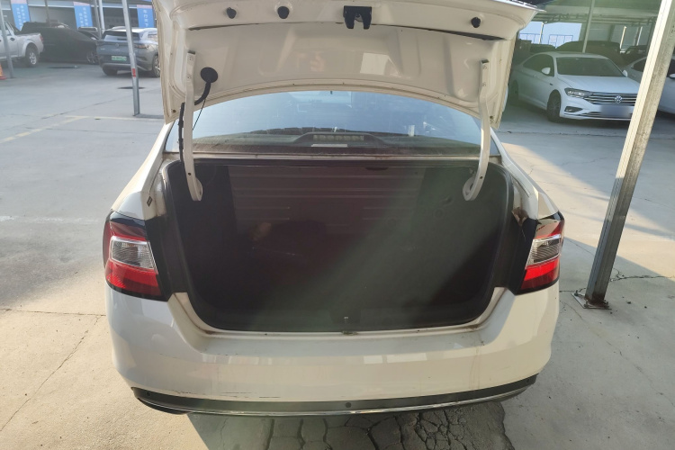 斯柯达 昕锐 2018款 1.6L 手动舒适版机舱底盘23