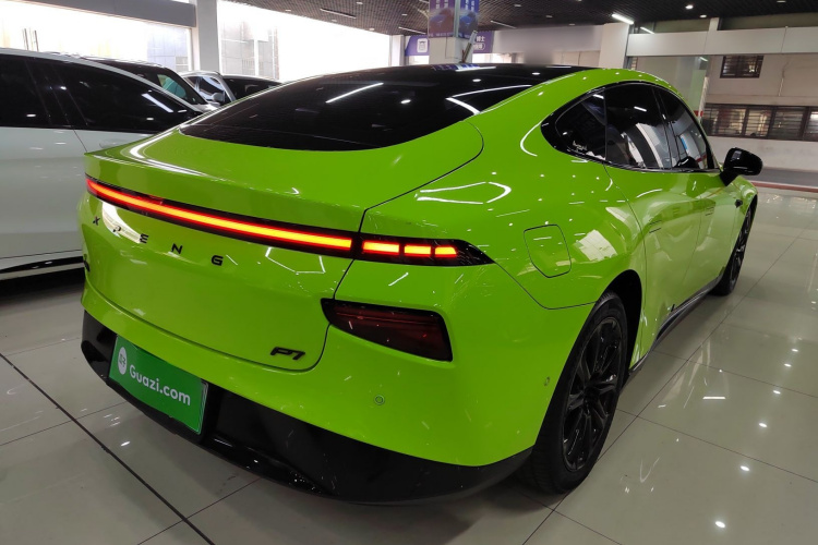 小鹏P7 2021款 670E鹏翼版车身外观7