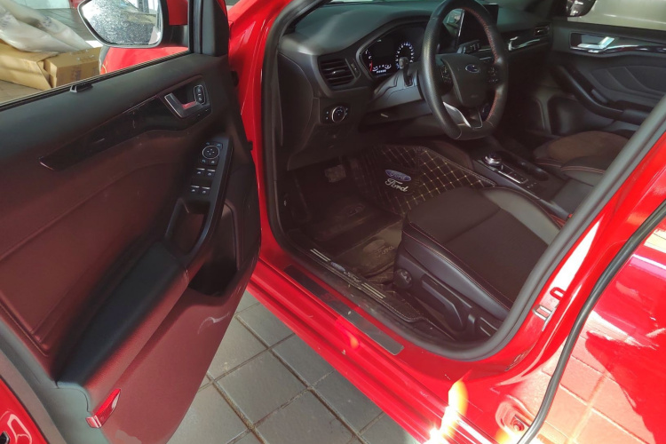 福特 福克斯 2020款 两厢 EcoBoost 180 自动ST Line中控内饰7003