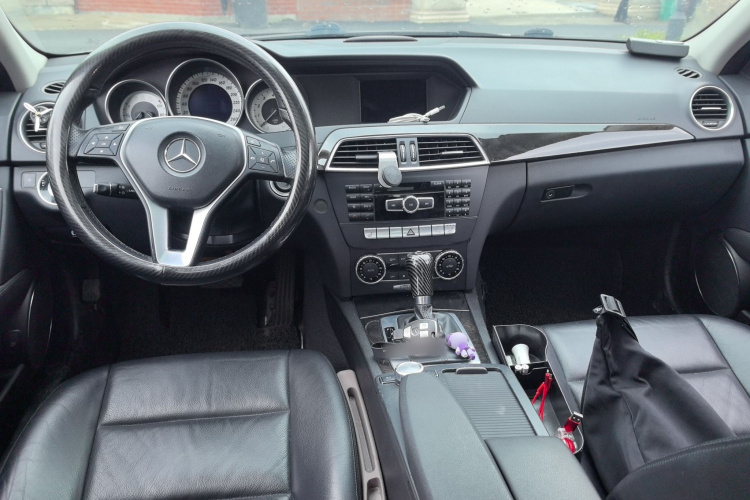 奔驰C级 2013款 C 260 CGI 时尚型中控内饰12