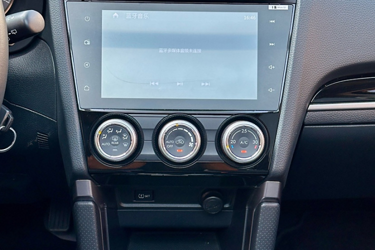 斯巴鲁 森林人 2016款 2.0i 豪华导航版中控内饰7003