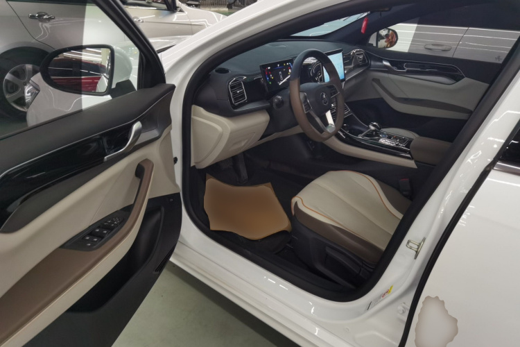 比亚迪 秦PLUS 2023款 冠军版 DM-i 120KM领先型中控内饰20