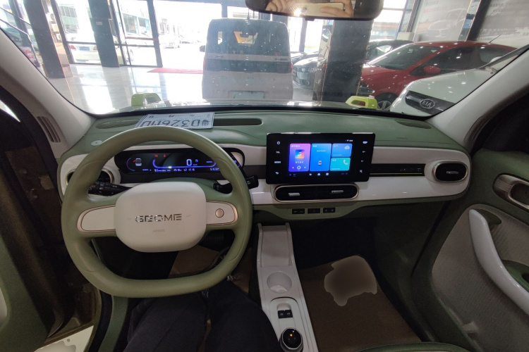 吉利银河 2025款 210km 熊猫骑士中控内饰7002