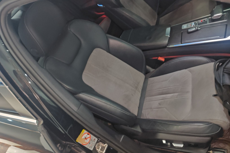 奥迪A6L 2023款 改款 45 TFSI quattro 臻选动感型局部细节41