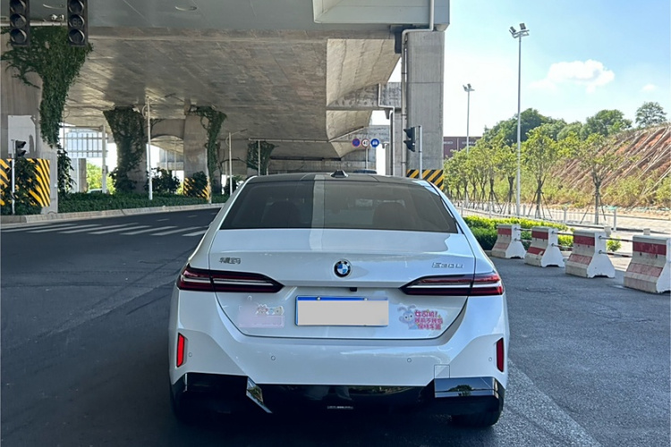 宝马5系 2025款 530Li 领先型 M运动套装车身外观6004