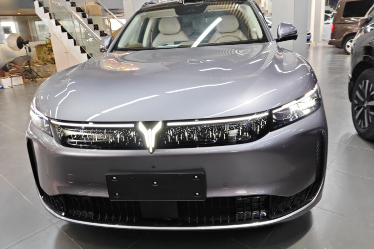 岚图汽车 岚图FREE 2025款 FREE+ 四驱乾崑版车身外观2