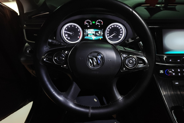 别克 君越 2018款 20T 精英型中控内饰13