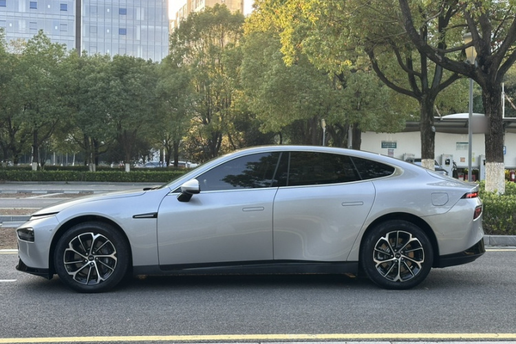 小鹏P7 2021款 480N车身外观6001