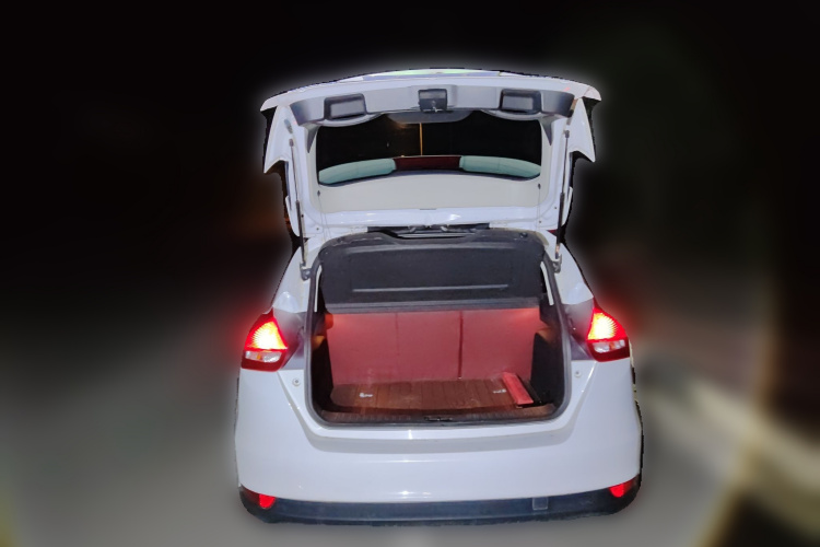 福特 福克斯 2017款 两厢 1.6L 手动舒适型智行版中控内饰23