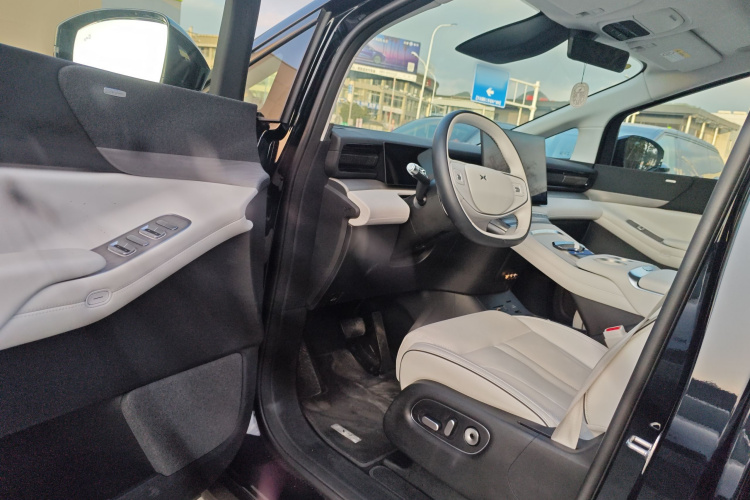 小鹏X9 2024款 702超长续航Max中控内饰7003