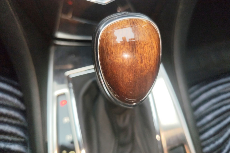 凯迪拉克SRX 2013款 3.0L 精英型局部细节18