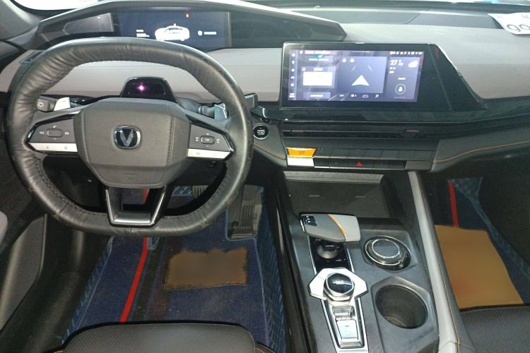 长安UNI-V 2022款 1.5T 尊贵型中控内饰7004