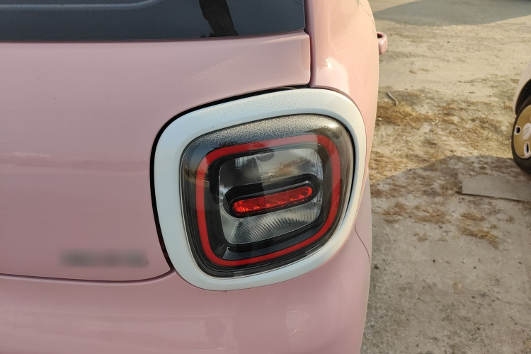 奔腾小马 2025款 222km 闪电马车身外观6006