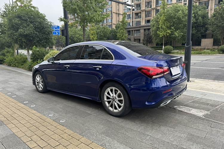 奔驰A级 2020款 改款 A 200 L 运动轿车时尚型车身外观6001