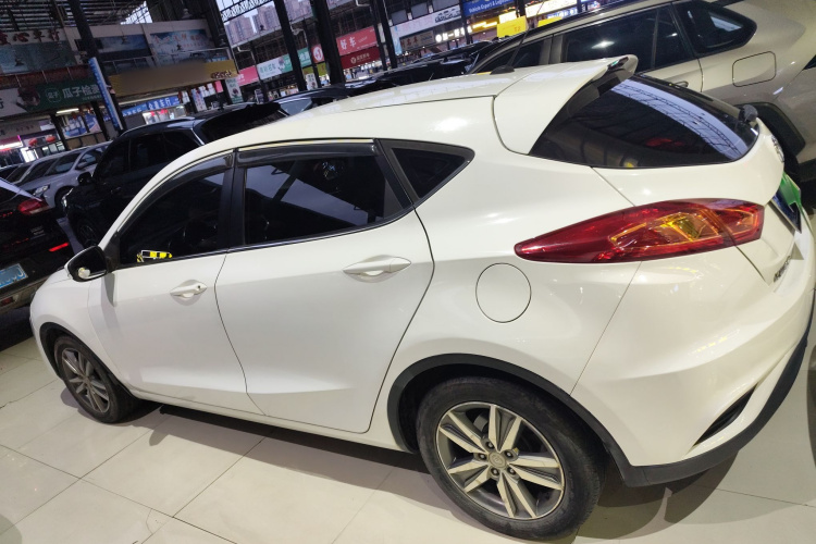 长安 逸动 2015款 1.6L 自动俊酷型 国V车身外观4