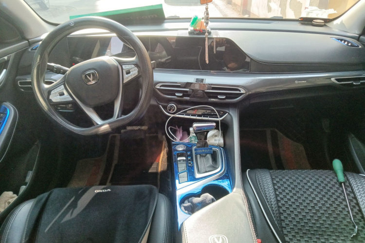 长安 逸动 2020款 PLUS 1.6L GDI 自动豪华型中控内饰7002