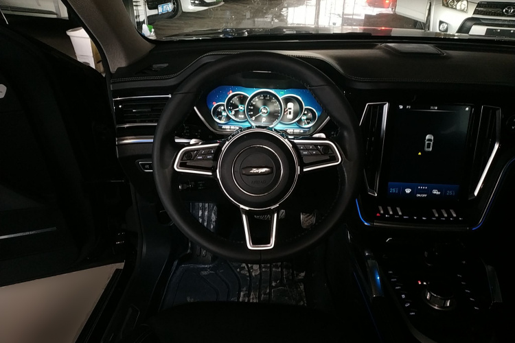 众泰T700 2017款 1.8T 双离合尊贵型中控内饰13