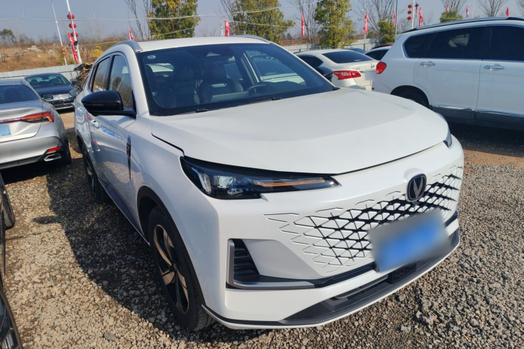 长安CS55PLUS 2024款 第三代 1.5T DCT尊贵型车身外观3