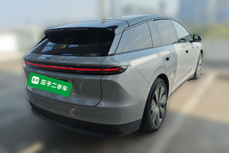 理想汽车 理想i6 2025款 四驱标准型车身外观7