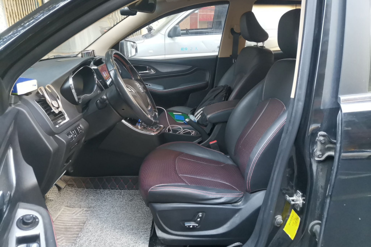 宝骏560 2016款 1.8L iAMT豪华型中控内饰19