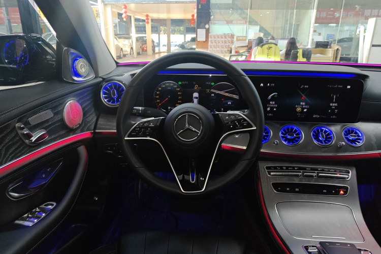 奔驰E级 2022款 E 260 L中控内饰13