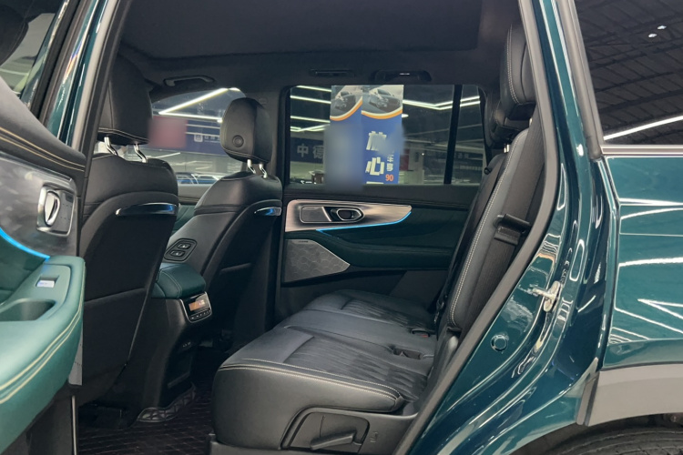 广汽传祺 传祺GS8 2022款 领航系列 2.0TGDI 两驱尊贵版（七座）中控内饰7004