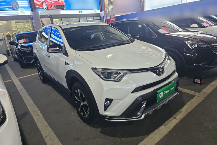 丰田 RAV4荣放 2018款 2.0L CVT两驱风尚X版车身外观3