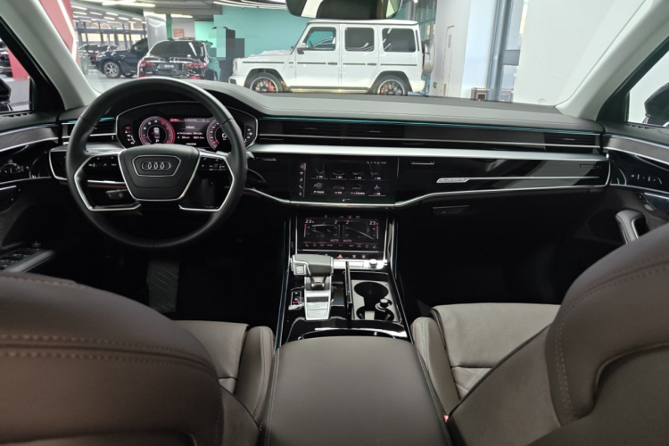 奥迪A8 2024款 A8L 50 TFSI quattro 臻选型中控内饰7002