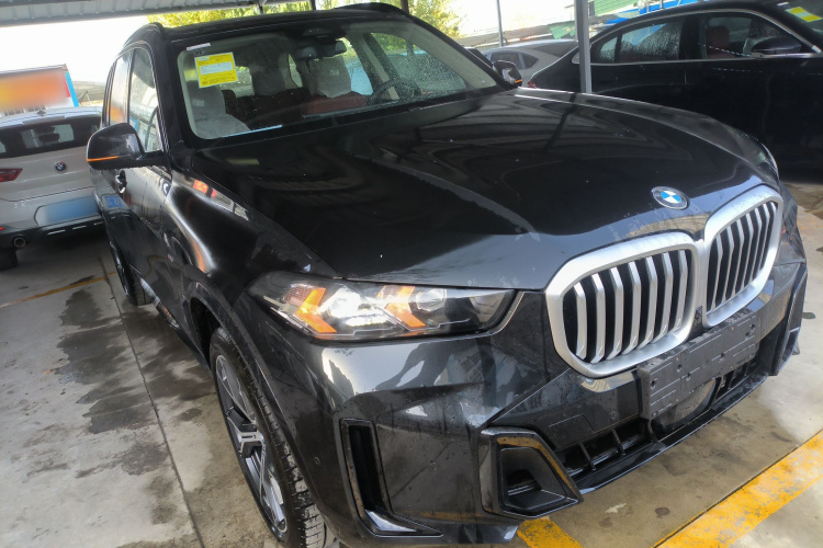 宝马X5 2025款 xDrive 30Li 尊享型M运动曜夜套装车身外观3