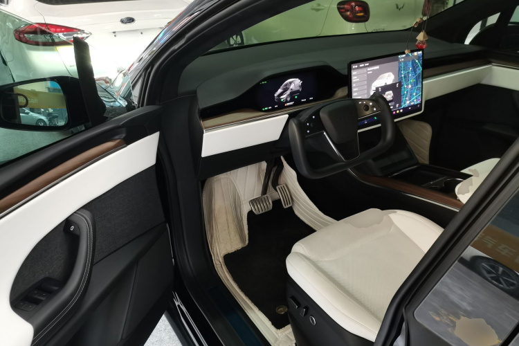 特斯拉 Model X 2023款 双电机全轮驱动版中控内饰7003