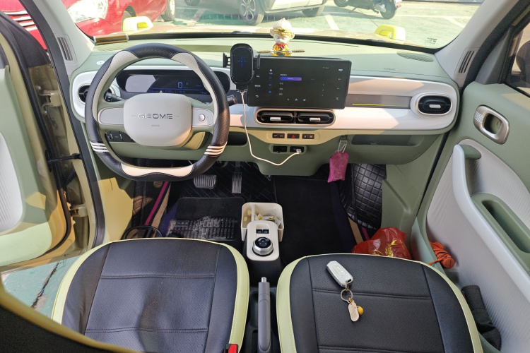吉利银河 2025款 210km 熊猫骑士中控内饰12
