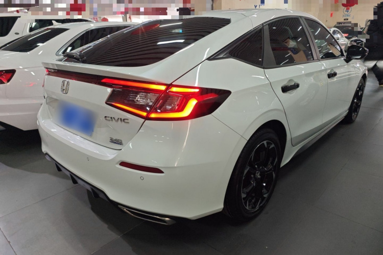 本田 思域 2023款 HATCHBACK 240TURBO CVT极锐版车身外观6005