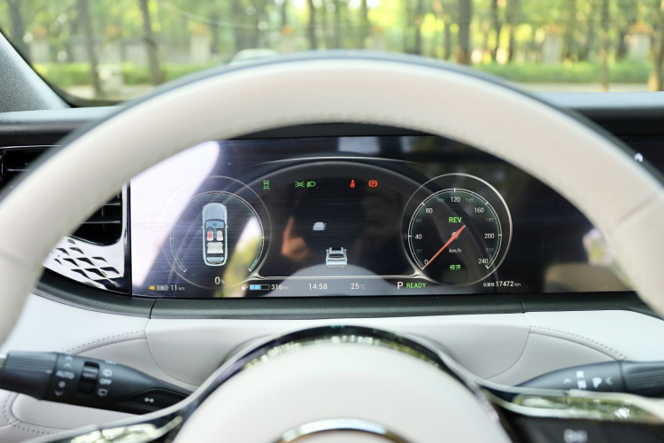 岚图汽车 岚图FREE 2025款 318 318km 后驱环游版中控内饰7009