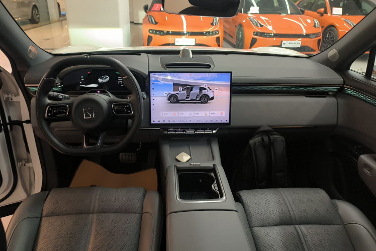 极氪7X 2025款 100kWh 长续航后驱智驾版中控内饰7002