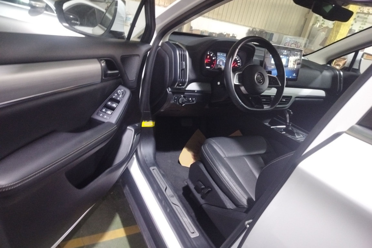 比亚迪 唐 2018款 2.0T 自动智联尊贵型 7座 国V中控内饰20