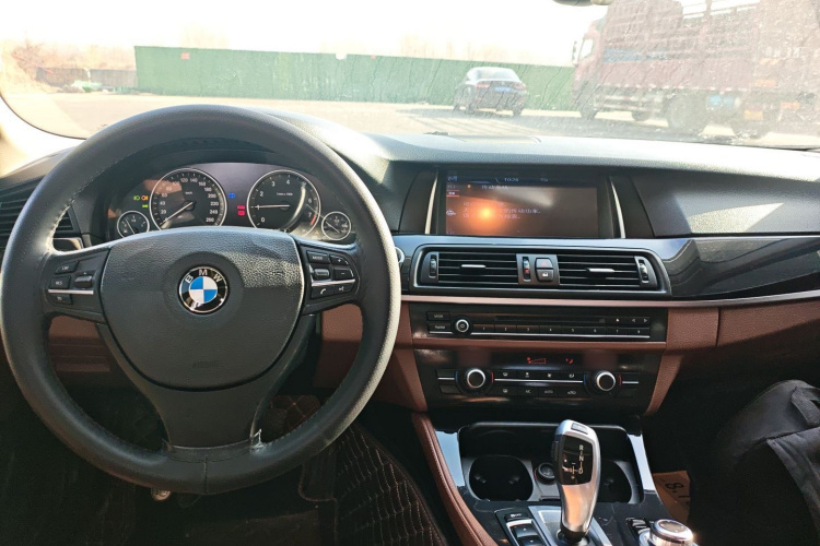 宝马5系 2014款 520Li 典雅型中控内饰12