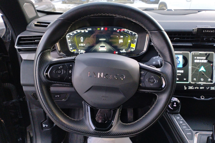 领克01 2021款 2.0TD 四驱暗夜版中控内饰13