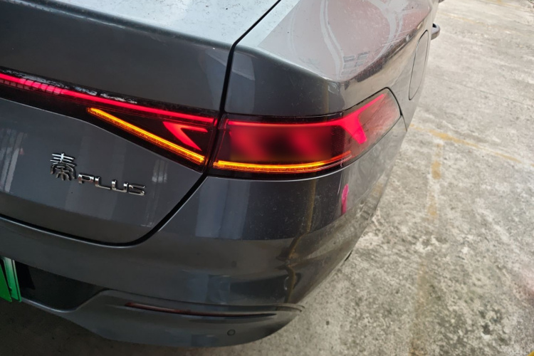 比亚迪 秦PLUS 2023款 冠军版 DM-i 55KM超越型车身外观9