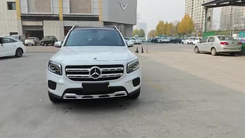 奔驰GLB 2020款 GLB 200 动感型实拍1